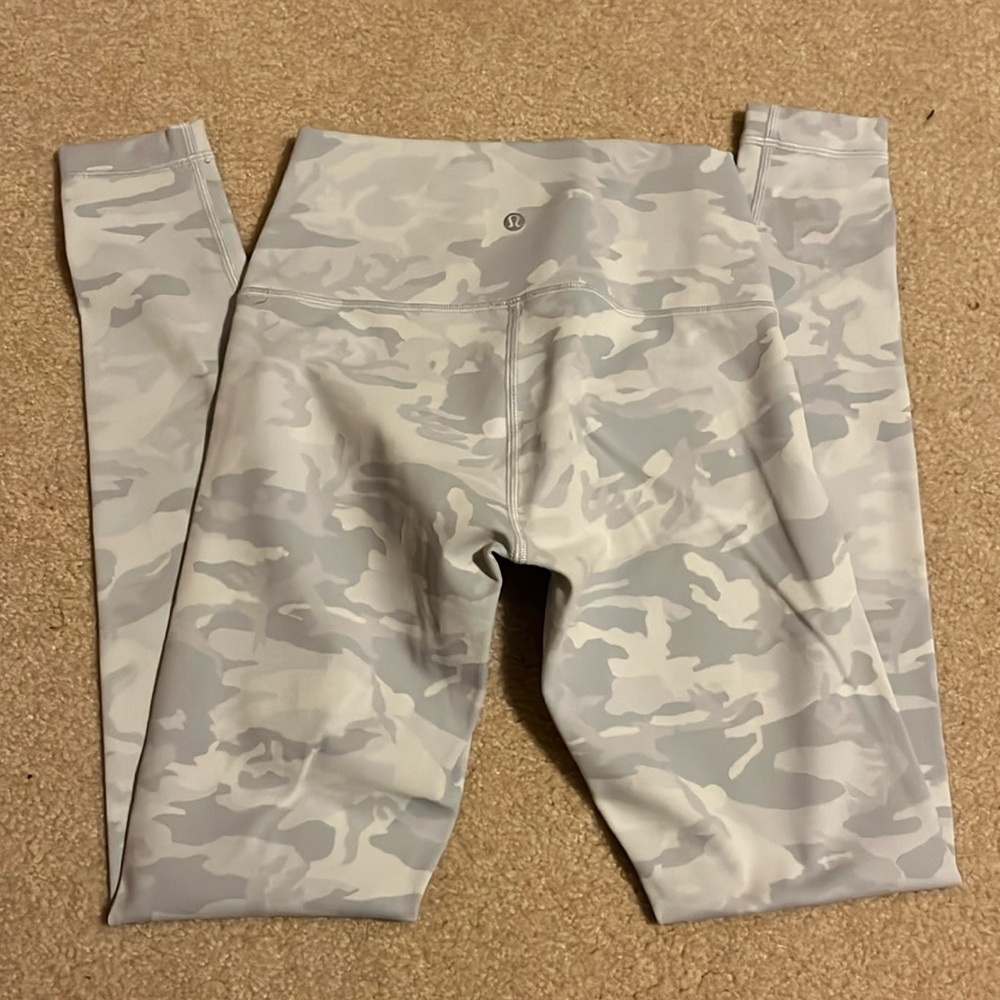 Lululemon Leggings Size 6 White/Gray Camo